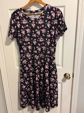 Short Sleeve Floral Skater Dress in Black and Pink